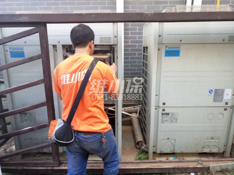 大金多聯(lián)機(jī)維修4.jpg 大金多聯(lián)機(jī)維修4.jpg